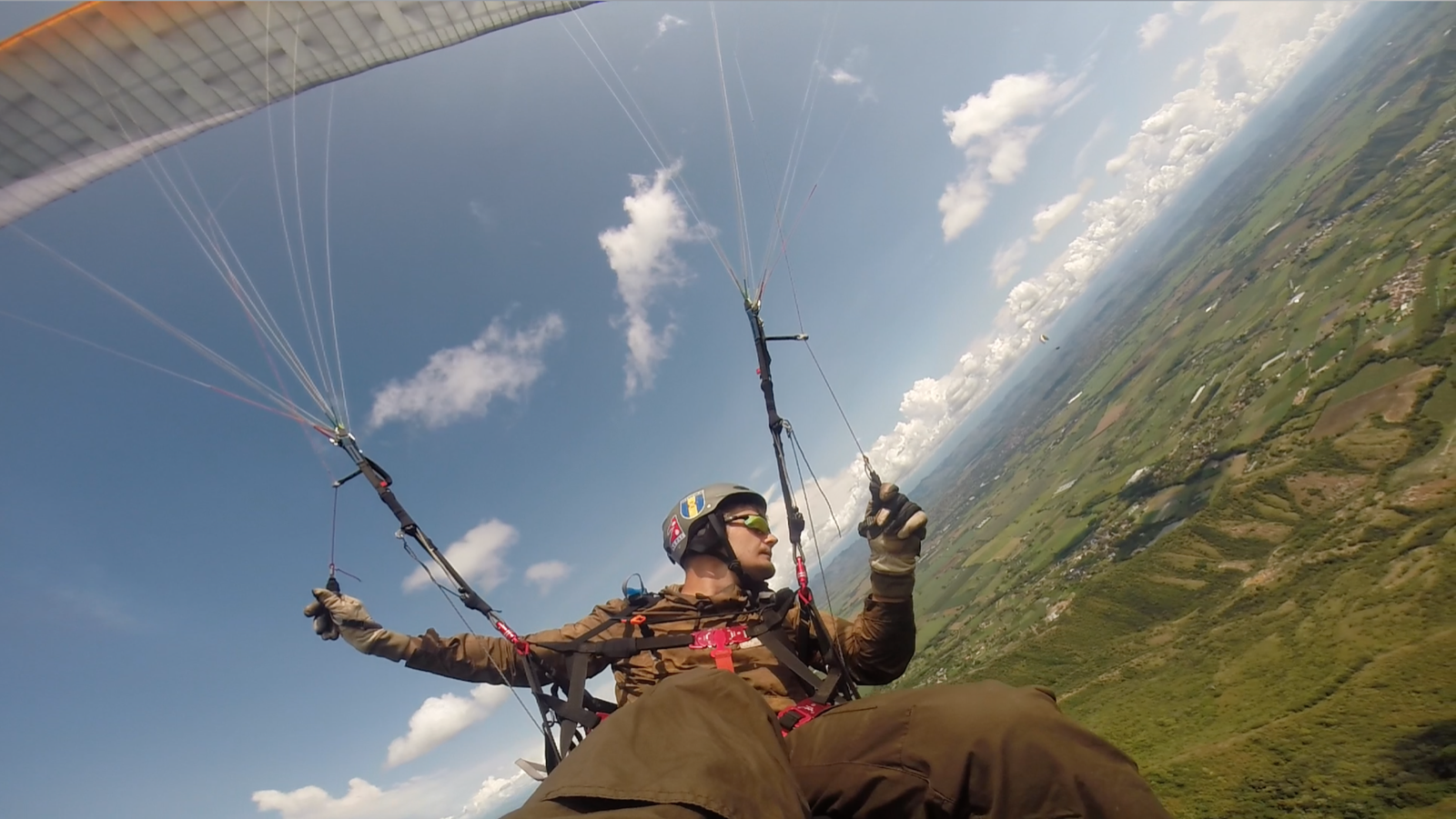 Turning paraglider